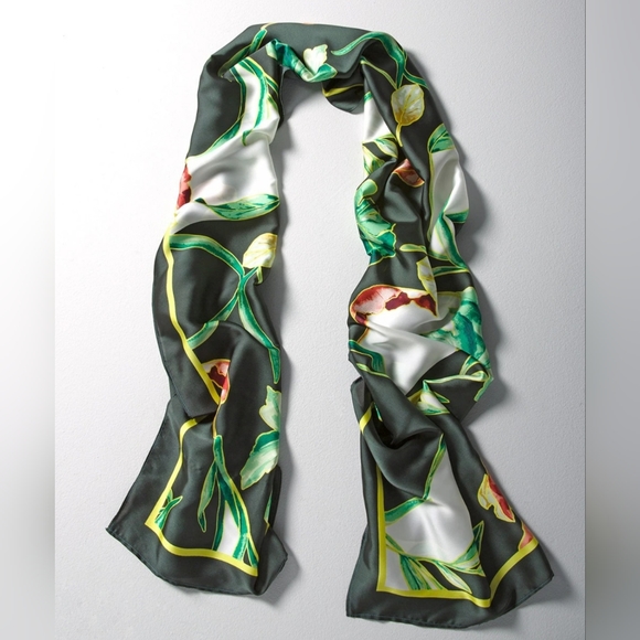 White House Black Market Accessories - White House Black Market Autumn Leaves 🍂 Oblong Scarf